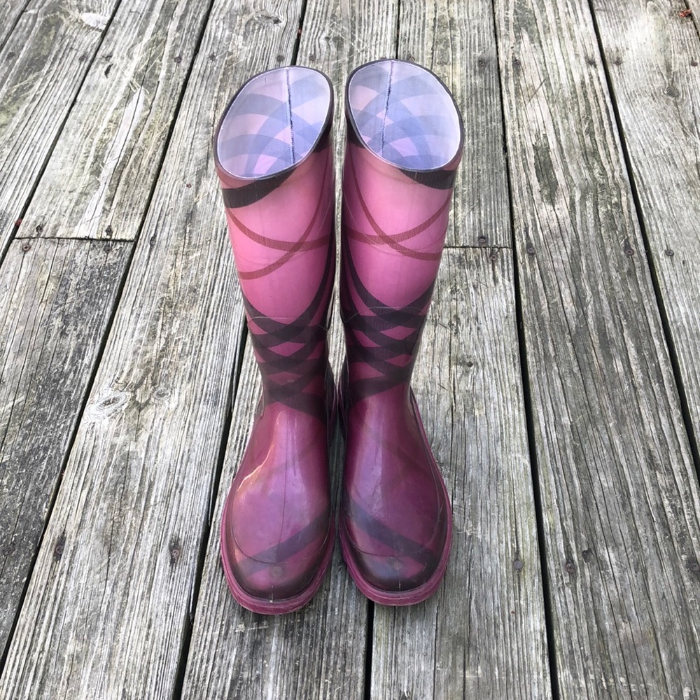 Burberry rain boots ☔️